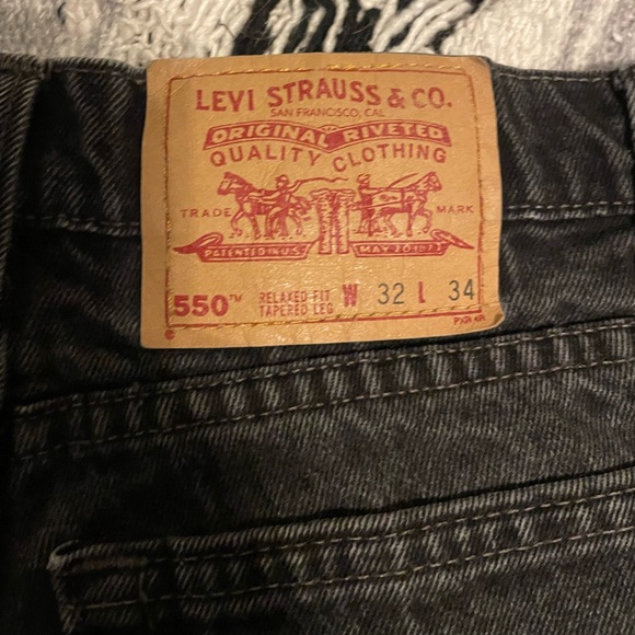 VINTAGE LEVI BLACK DENIM SHORTS - Picture 3 of 3